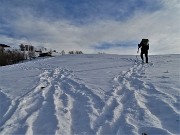 18 In salita libera sui pratoni innevati di Prato Giugno